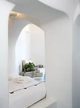 Blue Angel * Fira (Santorini)